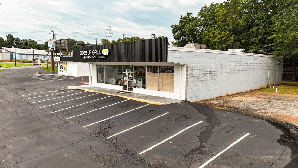 More Photos Of 114 Fleming St, Laurens Storefront For Lease