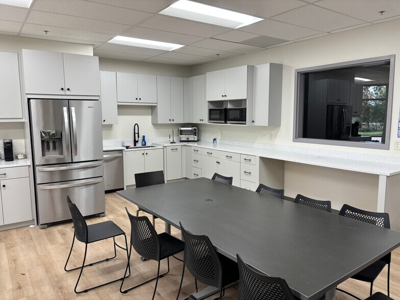 More Photos Of 17834 Industrial Cir NW, Elk River Warehouse For Lease