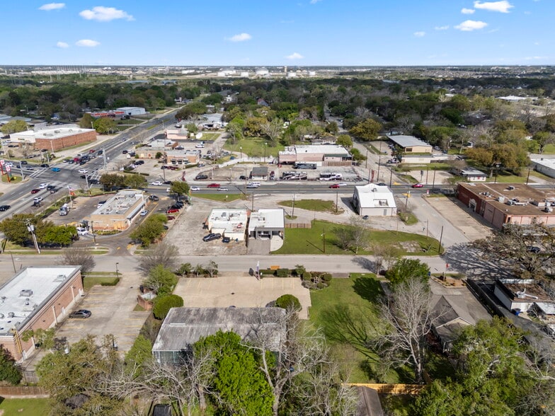 More Photos Of 125 E Galveston St, League City Freestanding For Sale