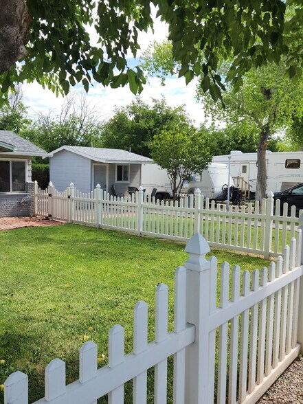 More Photos Of 427 N 15th St, Cottonwood Trailer Camper Park For Sale