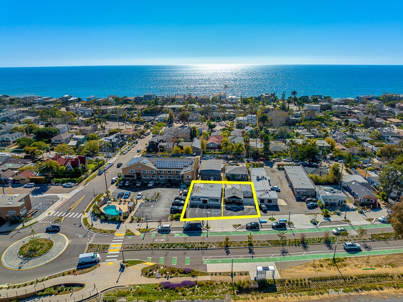 More Photos Of 422 N Coast Highway 101, Encinitas Storefront For Lease