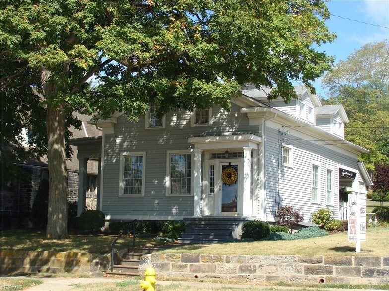 Primary Photo Of 890 E State St, Salem Flex For Sale