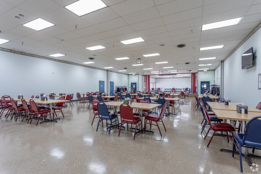 More Photos Of 951 Wendell Blvd, Wendell Manufacturing For Lease