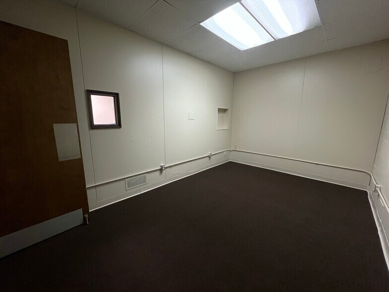 More Photos Of 2710 W Court St, Flint Office For Sale