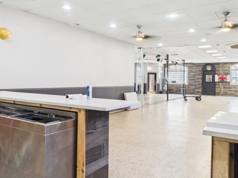 More Photos Of 1800 W Pershing Rd, Chicago Restaurant For Lease