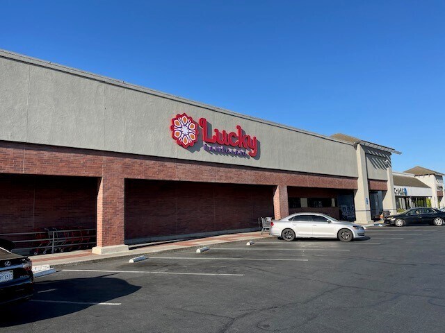 More Photos Of 2555 Main St, Oakley Drugstore For Lease