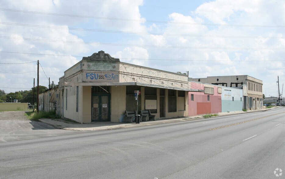 More Photos Of 300 Fredericksburg Rd, San Antonio Warehouse For Lease