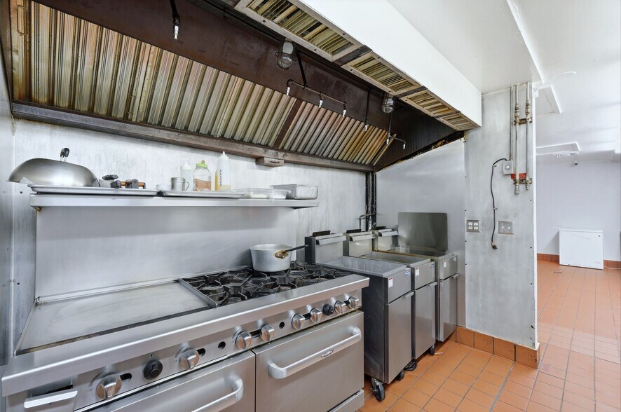 More Photos Of 2901 Placida Rd, Englewood Restaurant For Sale