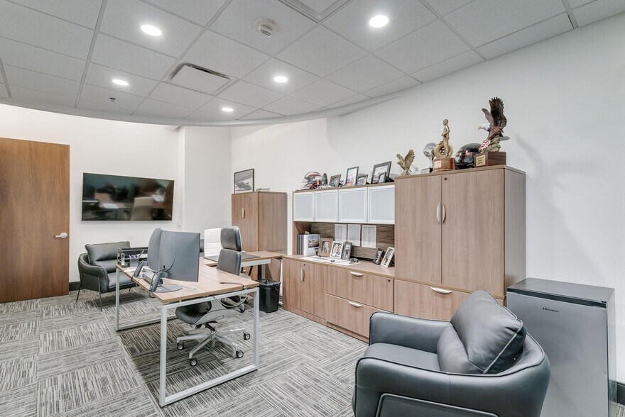 More Photos Of 3100 W 7th St, Fort Worth Office Residential For Lease