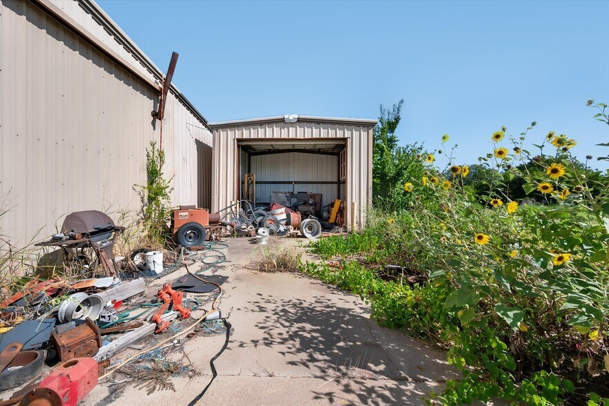 More Photos Of 3151 Int 45 E hwy, Corsicana Warehouse For Sale