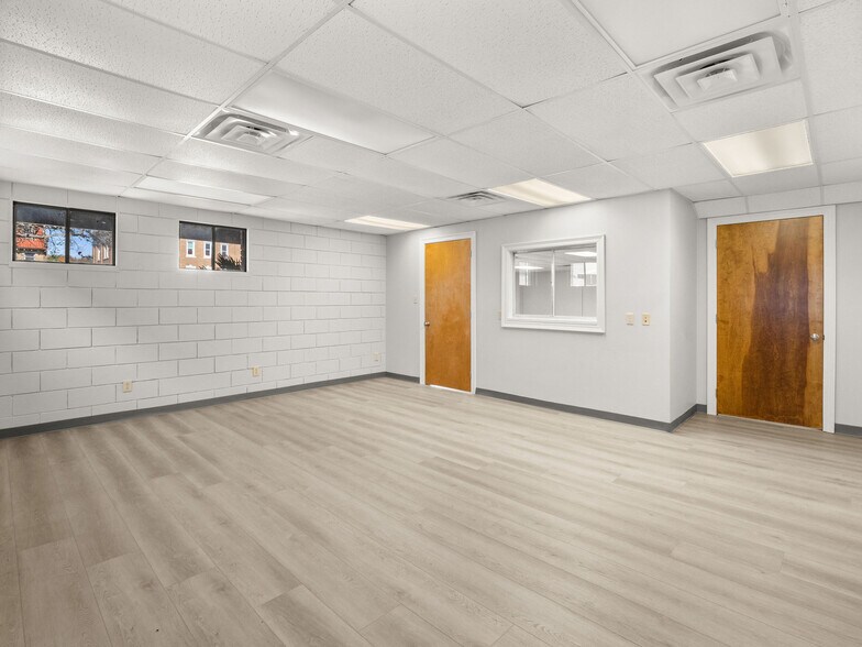 More Photos Of 213 W 2nd St, Deridder Storefront Retail Office For Lease