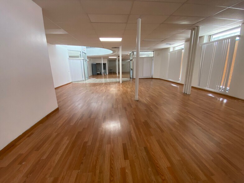 More Photos Of 5140 S Ashland Ave, Chicago Office For Sale