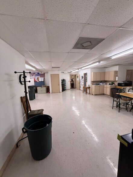 More Photos Of 306 N Wells St, Edna Office For Sale