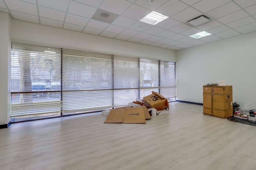 More Photos Of 5947-5951 Variel Ave, Woodland Hills Office For Sale