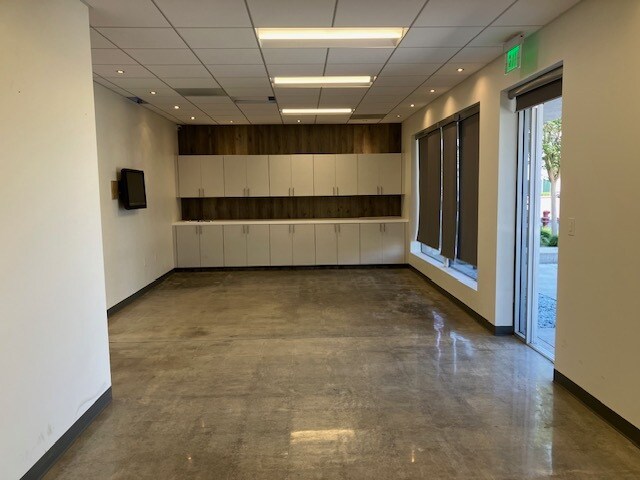 More Photos Of 3882 Florista St, Los Alamitos Warehouse For Lease