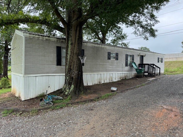 More Photos Of 727 Wilcox Ave, Gaffney Multifamily For Sale