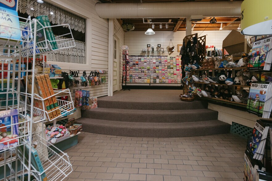 More Photos Of 121 Rittenhouse Ave, Bayfield Storefront For Sale