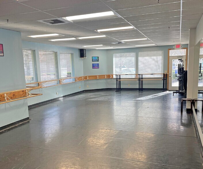 More Photos Of 320 3rd Ave NE, Issaquah Office For Sale