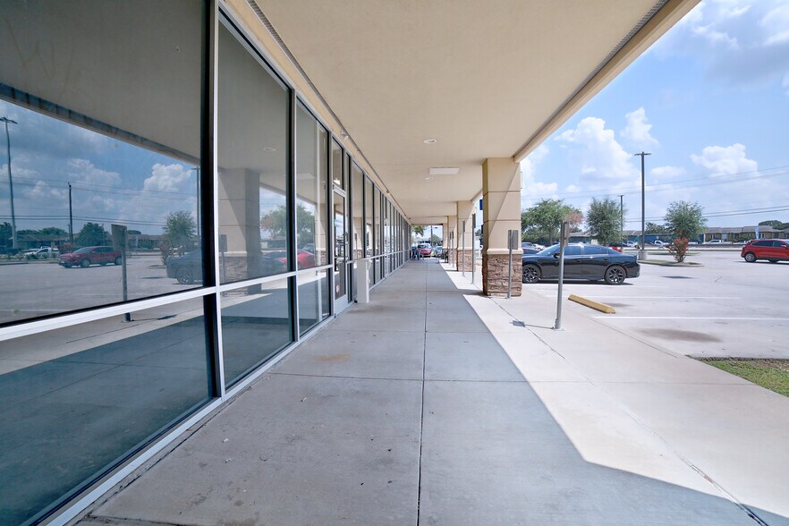 More Photos Of 11130 Gulf Fwy, Houston Unknown For Lease