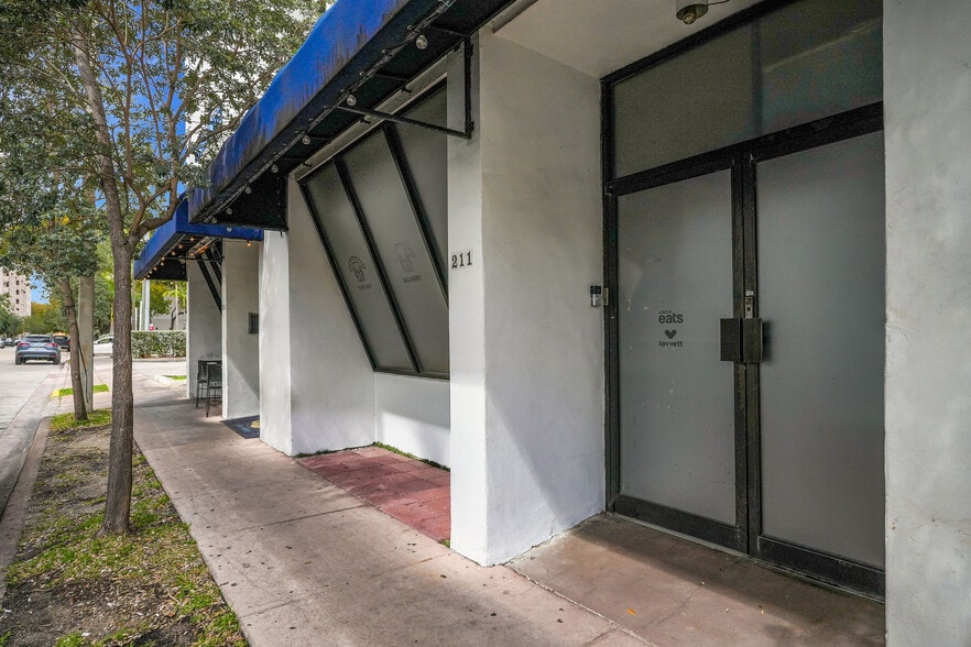 More Photos Of 211-221 Navarre Ave, Coral Gables Restaurant For Lease
