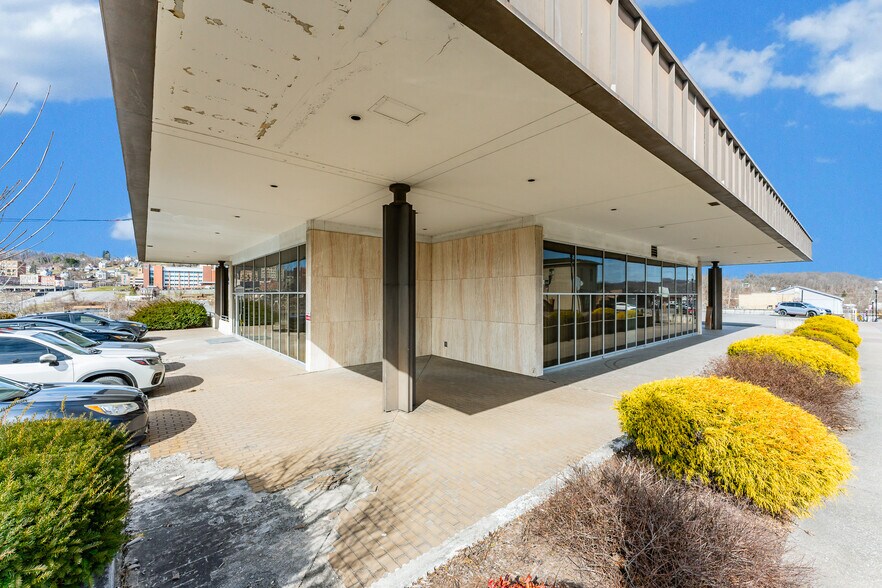 More Photos Of 214 Merchant St, Fairmont Bank For Sale