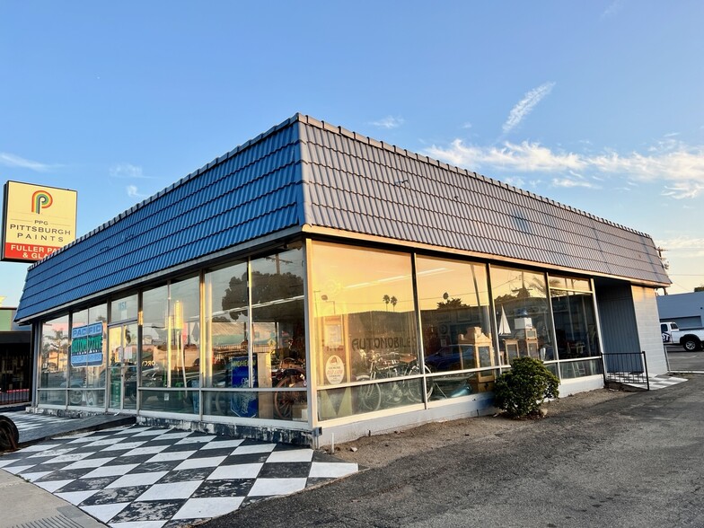 Primary Photo Of 1858 E Thompson Blvd, Ventura Auto Dealership For Lease