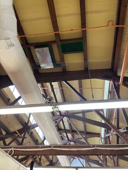 More Photos Of 2120 E Powell Blvd, Gresham General Retail For Sale