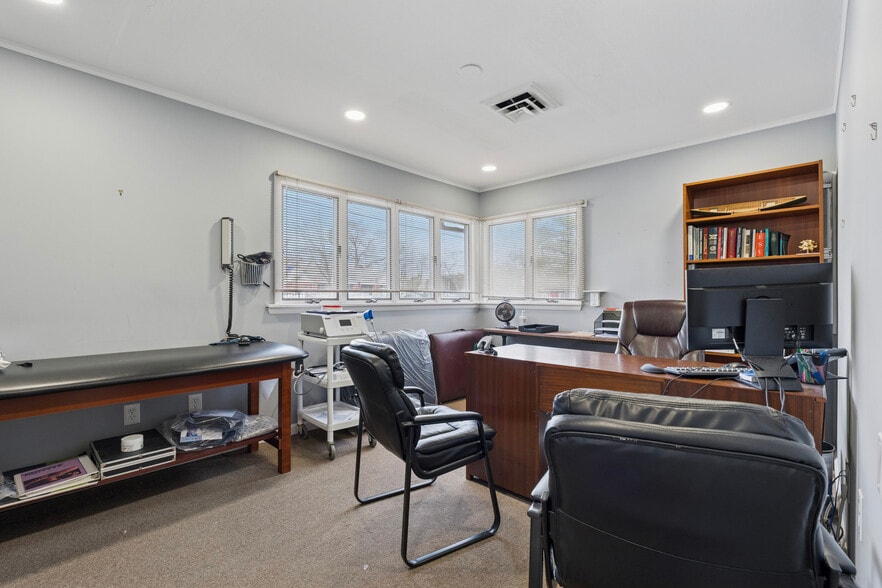 More Photos Of 81 Somerset Dr, Willingboro Medical For Sale