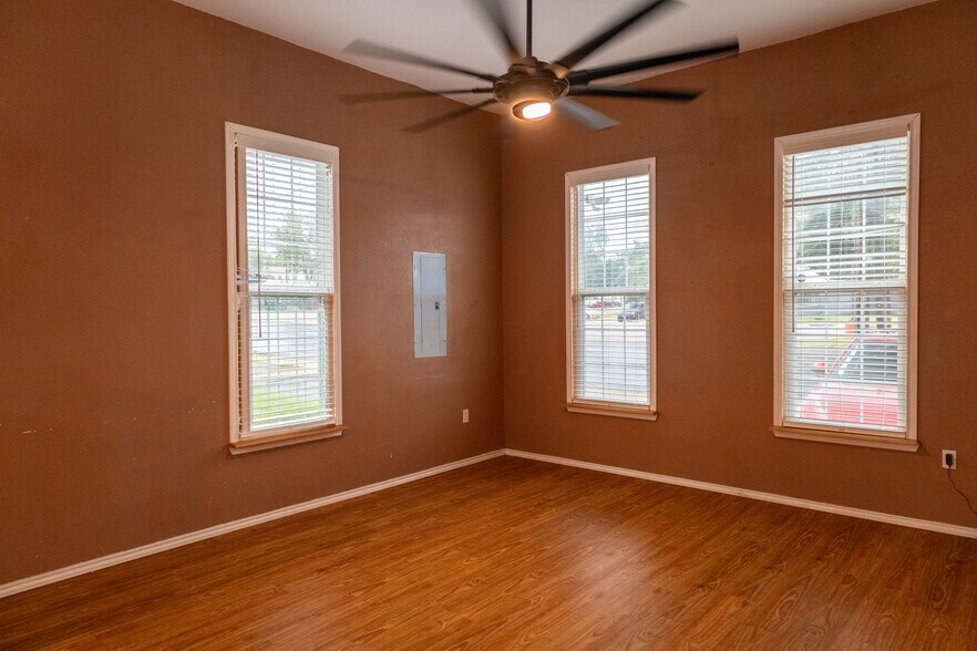More Photos Of 416 W Palestine Ave, Palestine Office Residential For Sale
