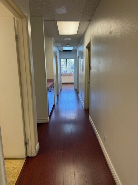 More Photos Of 14621 Nordhoff St, Panorama City Medical For Lease