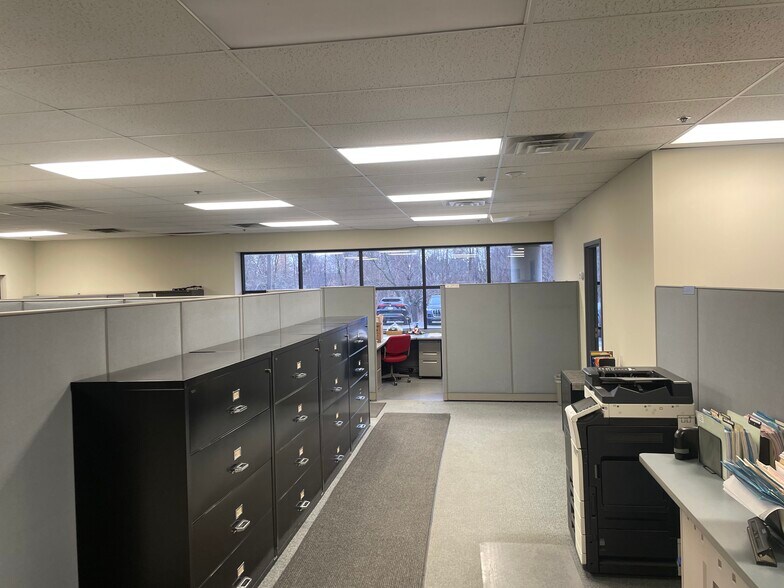 More Photos Of 8320 193rd Ave, Bristol Service For Sale