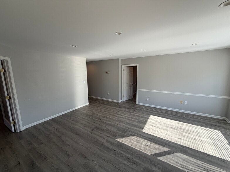 More Photos Of 404 Marvel Ct, Easton Office For Lease