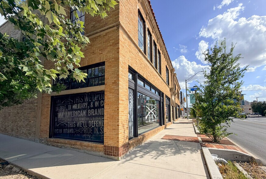 More Photos Of 900 Broadway St, San Antonio Office For Lease