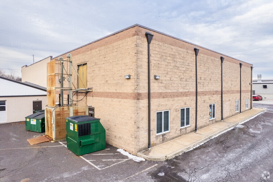 More Photos Of 12 Pottstown Pike, Chester Springs General Retail For Lease