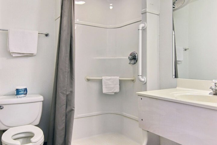 More Photos Of 909 66th St, Lubbock Hotel For Sale