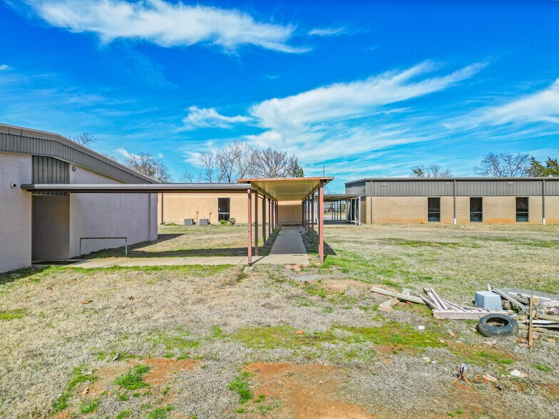 More Photos Of 214 N School St, Winfield Light Distribution For Sale