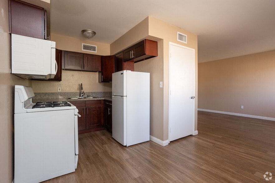 More Photos Of 93 Kings Way, Sierra Vista Apartments For Sale