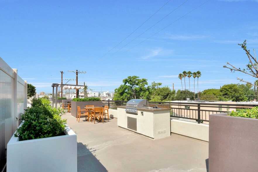 More Photos Of 10455 Magnolia Blvd, North Hollywood Apartments For Sale