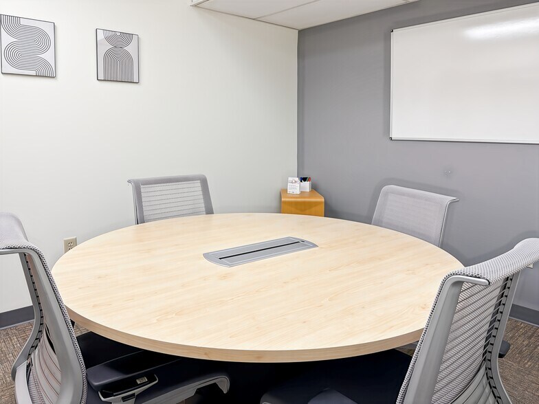 More Photos Of 922 State St, Bowling Green Coworking Space
