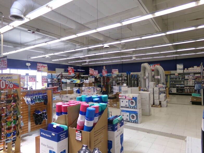 More Photos Of 2505 Mill St, Reno Showroom For Lease