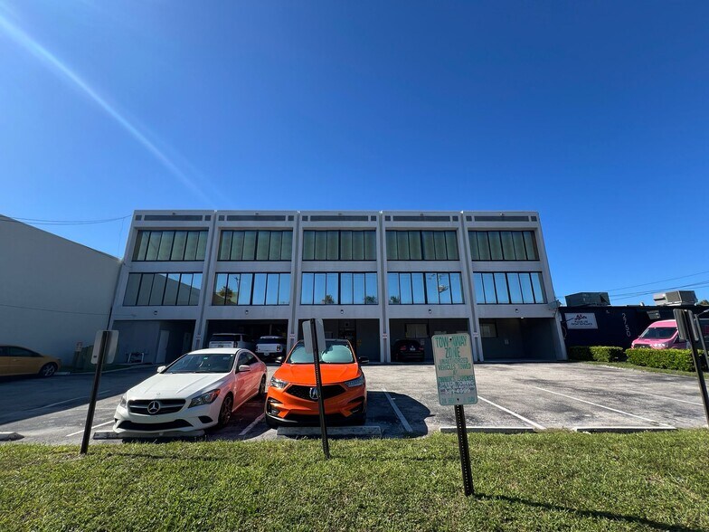 More Photos Of 2740 E Oakland Park Blvd, Fort Lauderdale Office For Sale