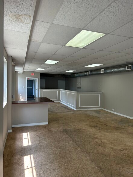 More Photos Of 438 Lake Ave, Saint James Storefront For Lease