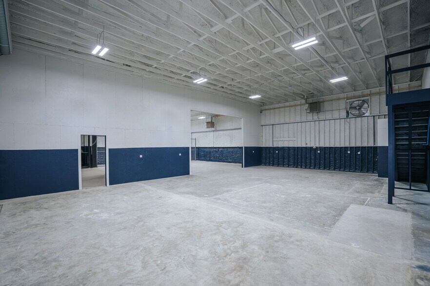 More Photos Of 2603 S Kaufman St, Ennis Industrial For Sale