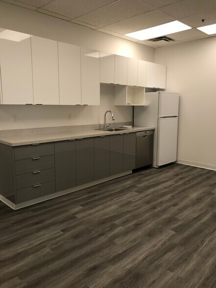 More Photos Of 326 11th Ave SW, Calgary Office For Lease