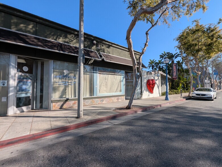 More Photos Of 7735 Santa Monica Blvd, West Hollywood Storefront For Lease