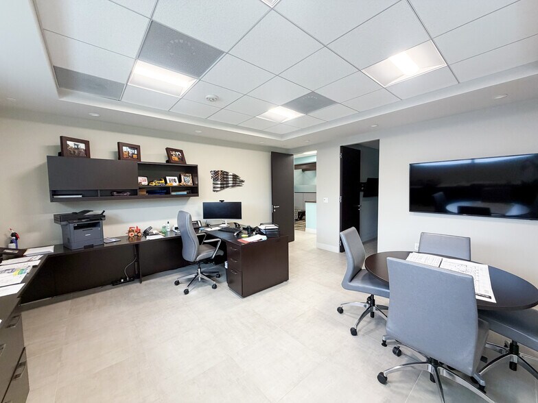 More Photos Of 9500 SW 77th Ave, Miami Office For Sale