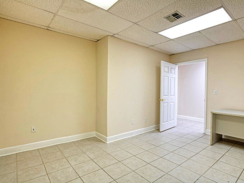 More Photos Of 701 N Hercules Ave, Clearwater Medical For Lease