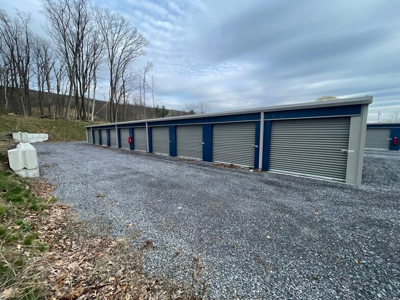 More Photos Of 1122 Amelia Ave, Altoona Self Storage For Sale