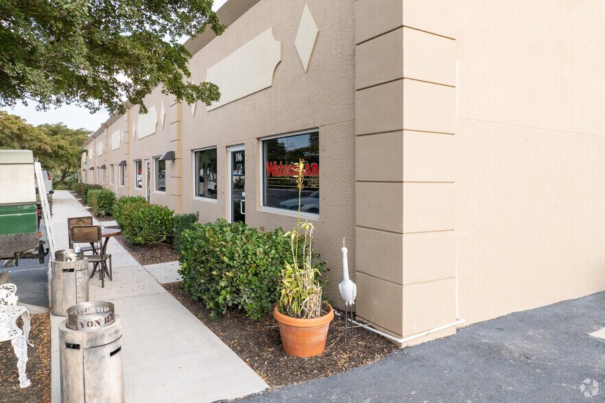 More Photos Of 16770 Link Ct, Fort Myers Showroom For Lease