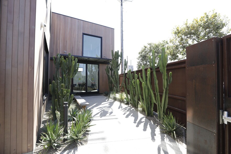 More Photos Of 606-654 Venice Blvd, Venice Loft Creative Space For Lease